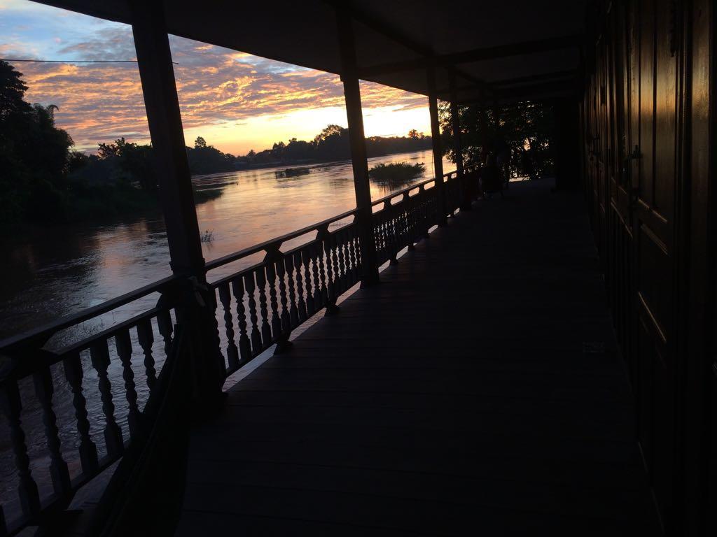 Riverside Bungalow Hotell Ban Dondét Exteriör bild