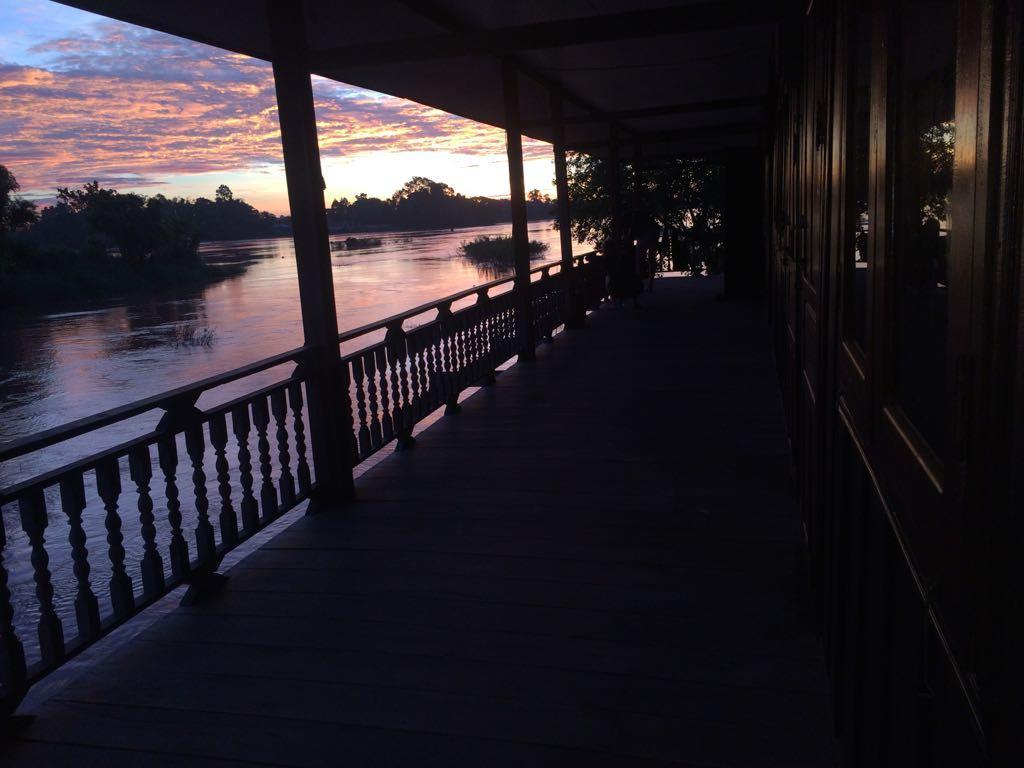 Riverside Bungalow Hotell Ban Dondét Exteriör bild