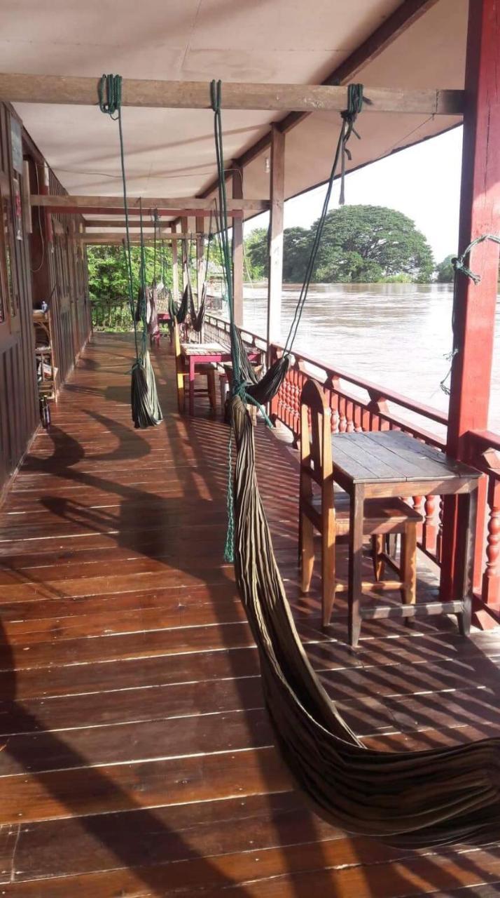 Riverside Bungalow Hotell Ban Dondét Exteriör bild