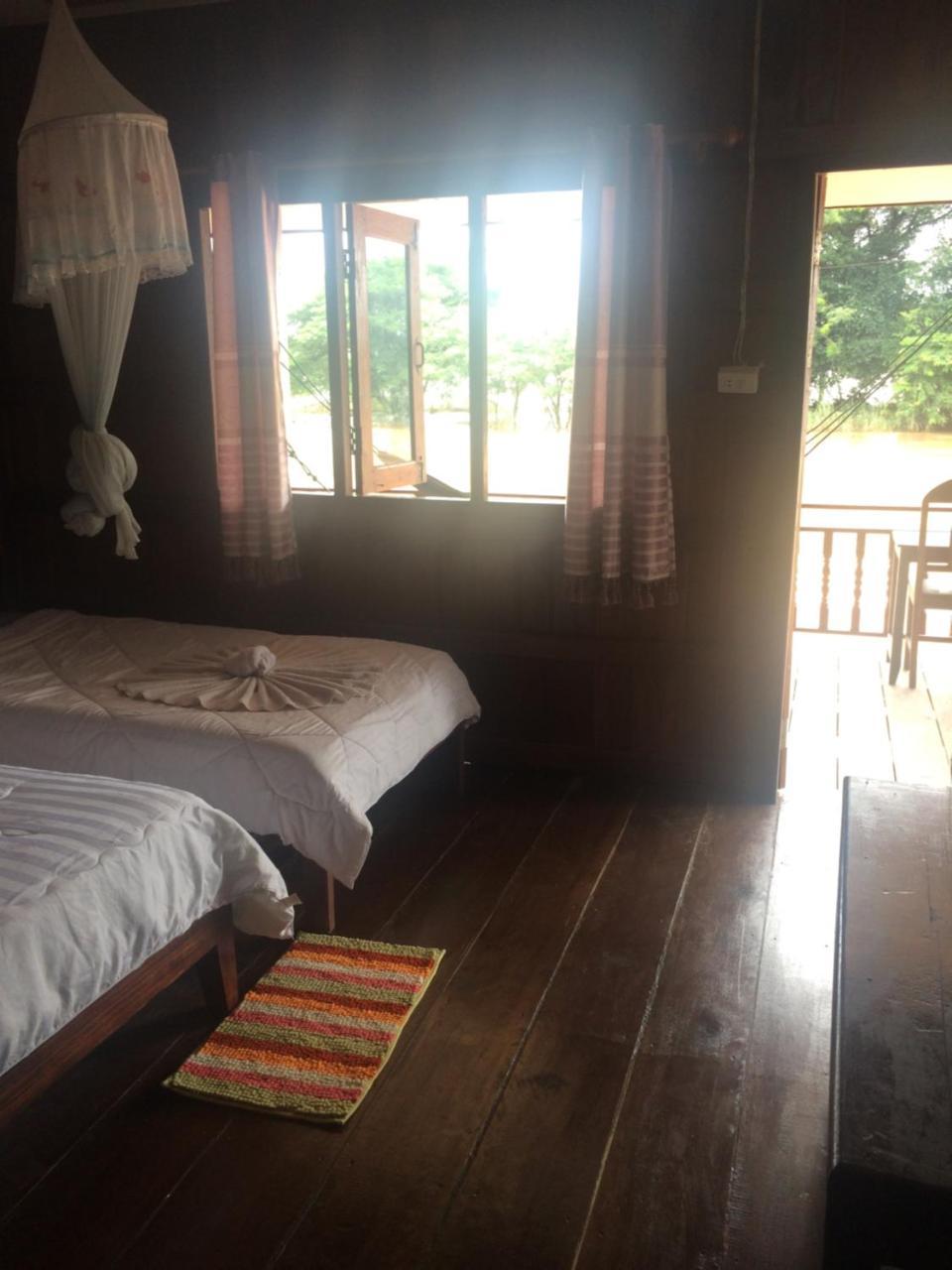 Riverside Bungalow Hotell Ban Dondét Exteriör bild
